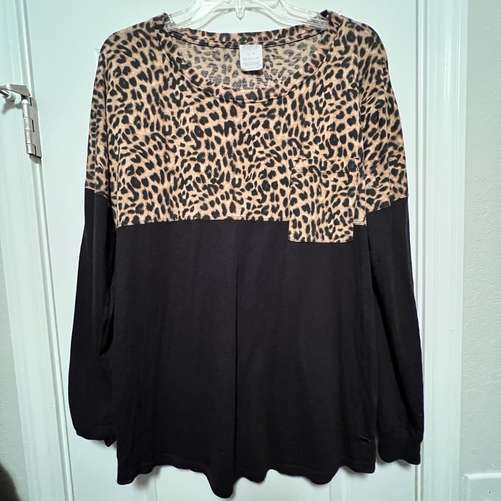 VS PINK Leopard Tee